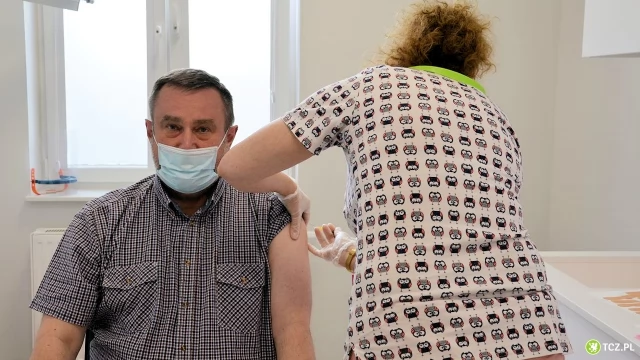 Tczew - Prezydent Tczewa namawia do szczepień, rząd kusi loterią