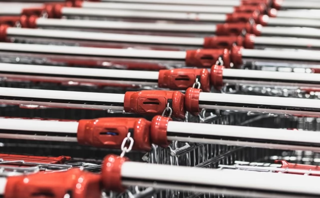 Tczew - Asystenci pomogą seniorom podczas zakupów. Sprawdź, gdzie