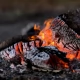Tczew - Żarzące ognisko pozostawione bez zabezpieczenia na placu zabaw (teren szkoły w Lubiszewie)