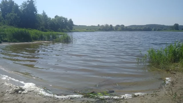 Tczew - Zamieniają brzeg jeziora w wysypisko!