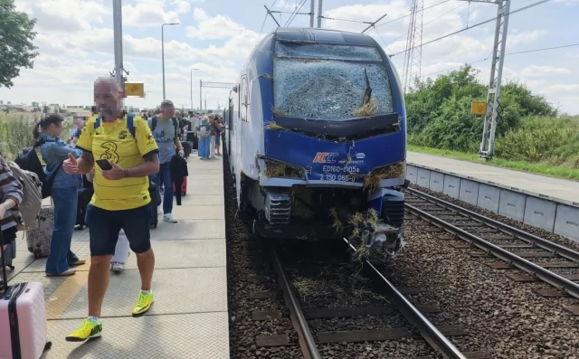 Tczew - Pociąg zderzył się z ciągnikiem. Ruch wstrzymany! [AKTUALIZACJA]
