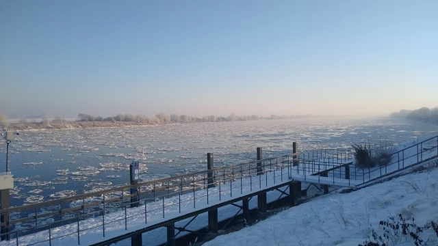 Tczew - Wisła płynie coraz leniwiej, pojawił się śryż