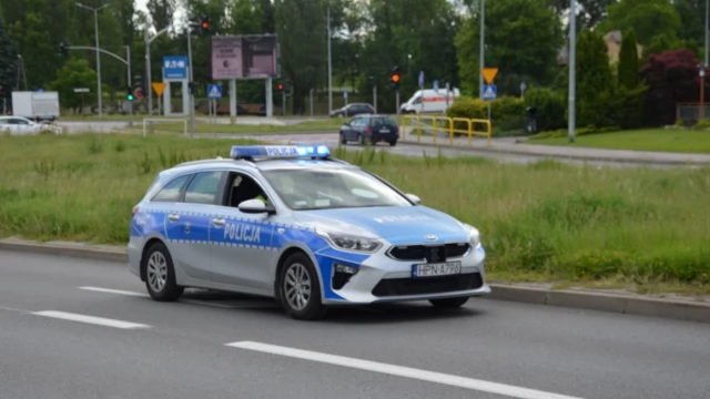 Tczew - Auto wjechało w grupę osób na przejściu