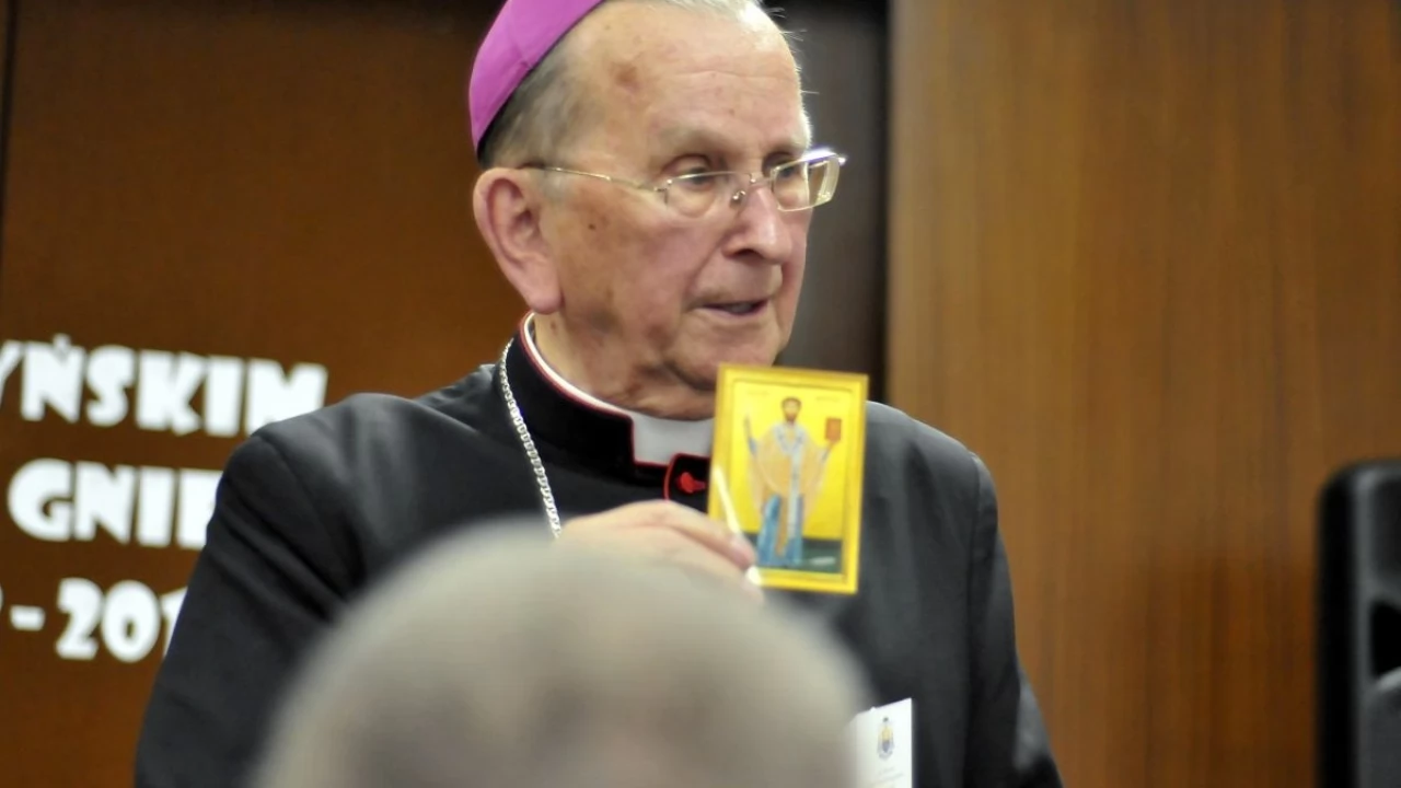 Tczew - Arcybiskup senior Henryk Muszyński w Miejskiej Bibliotece Publicznej