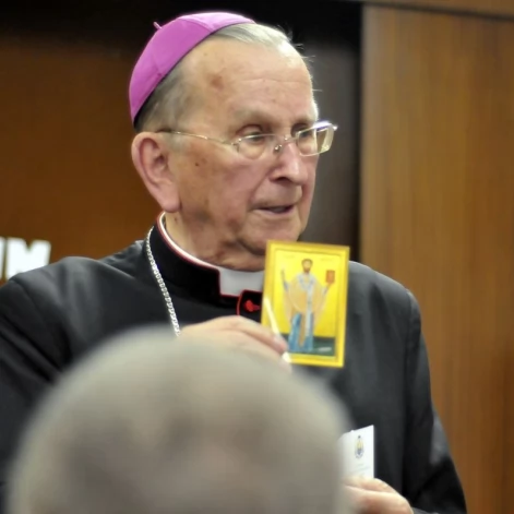Tczew - Arcybiskup senior Henryk Muszyński w Miejskiej Bibliotece Publicznej