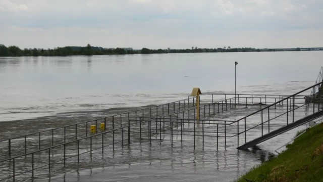Tczew - Pogotowie przeciwpowodziowe dla Tczewa, przerwane prace na Moście Tczewskim