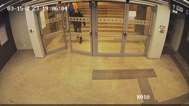 Tczew - Z dworcowej damskiej toalety zniknęła suszarka. Ci panowie mogą mieć z tym związek