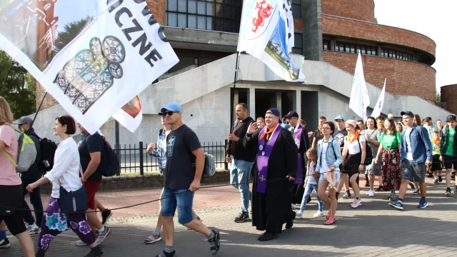 Tczew - Pielgrzymi coraz bliżej celu. Przejdą blisko pół tysiąca kilometrów!