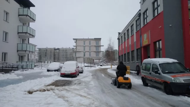 Tczew - Zima na Pomorzu - spadł śnieg, sypać będzie nadal