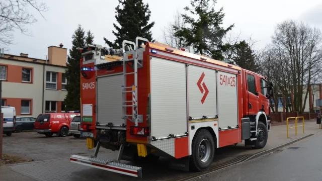 Tczew - 500 uczniów ewakuowanych z "Ekonomika". Ktoś rozpylił nieznaną substancję. Akcja również w SP1 [AKTUALIZACJA]