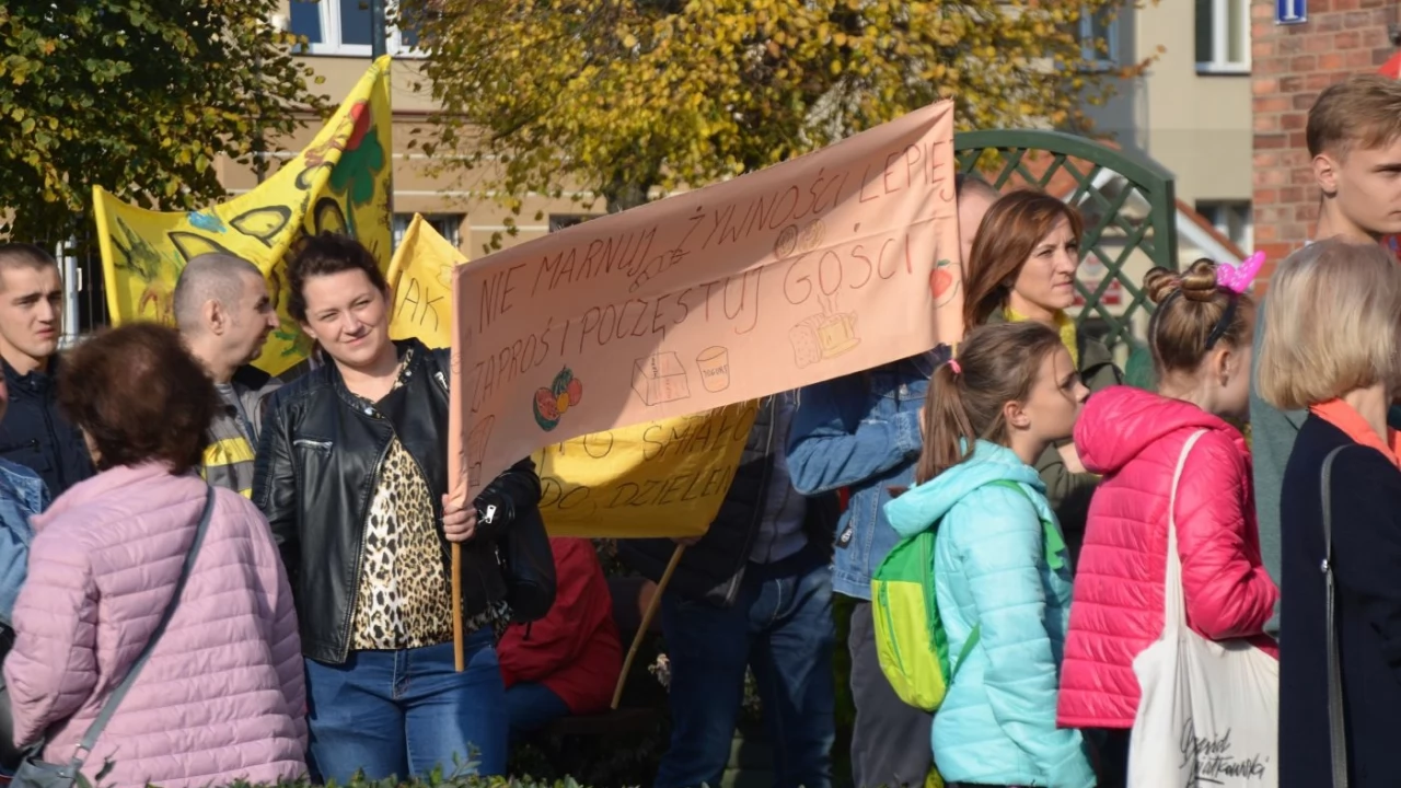 Tczew - Manifest przeciwko marnowaniu jedzenia w Tczewie