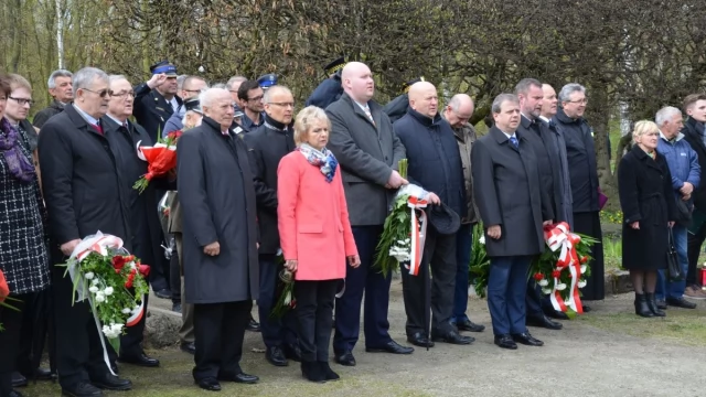 Tczew - Tczewianie pamiętają o ofiarach Katynia 