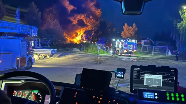Tczew - Płonęły stare opony - strażacy opanowali pożar