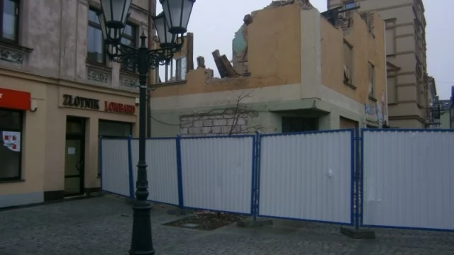 Tczew - Trwa rozbiórka kamienicy zwanej "Laleczką"