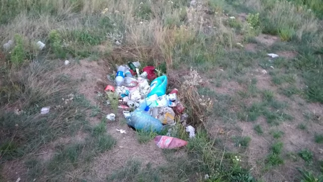 Tczew - Zamieniają szlak spacerowy w wysypisko. "Z azbestem to już przesada" [AKTUALIZACJA]