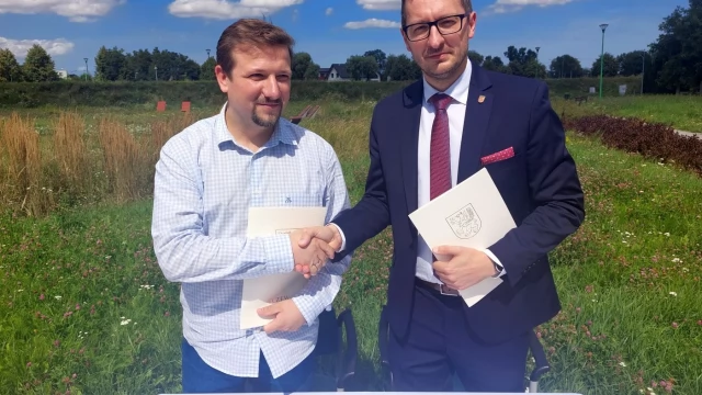 Tczew - Podpisali umowę na budowę wodnego placu zabaw