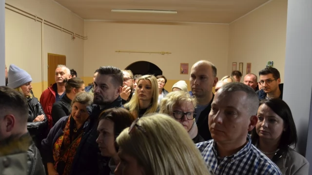 Tczew - Burzliwe spotkanie w Bałdowie w sprawie linii prowadzącej do CPK