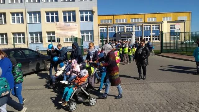 Tczew - Ulicami Tczewa przeszedł Marsz na Niebiesko