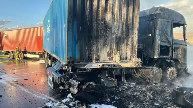 Tczew - Tragedia na A1. Płoną ciężarówki, nie żyje mężczyzna [AKTUALIZACJA]