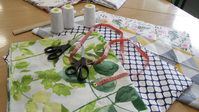 Tczew - Manufaktura #ZszyciZKulturą. Pracownicy CKiS szyją maseczki