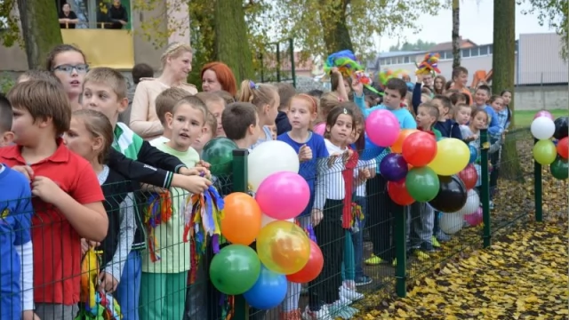 Tczew - Najmłodsi z "ósemki" mają już "radosny" plac zabaw