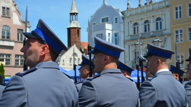 Tczew - Policjanci z całego województwa świętowali w Tczewie