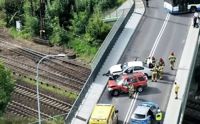 Tczew - Kolizja na wiadukcie w ciągu ul. 30 Stycznia