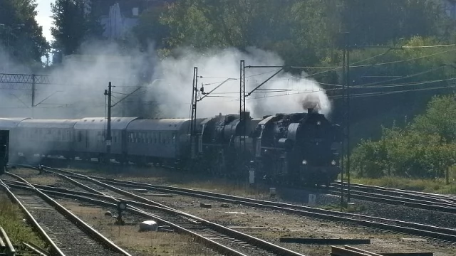 Tczew - "Wiekowa" lokomotywa przejechała przez Tczew. Skład jedzie do Królewca