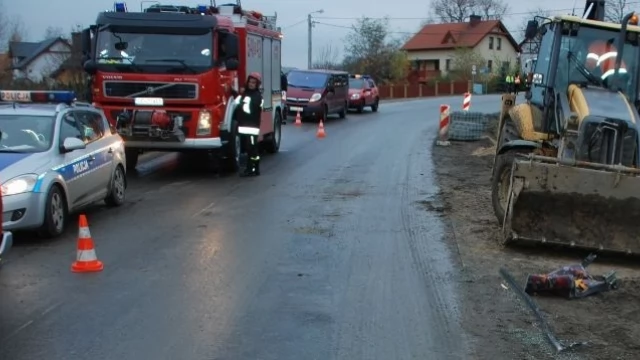 Tczew - Nie zachował ostrożności i łyżką zahaczył autobus