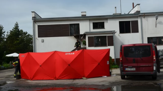 Tczew - Pożar w Maleninie. Nie żyją dwie osoby [FOTO, WIDEO]