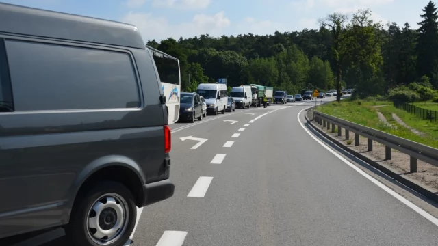 Tczew - Pracownicy inspekcji weterynaryjnej zablokowali dk 22. Walczą o godne płace