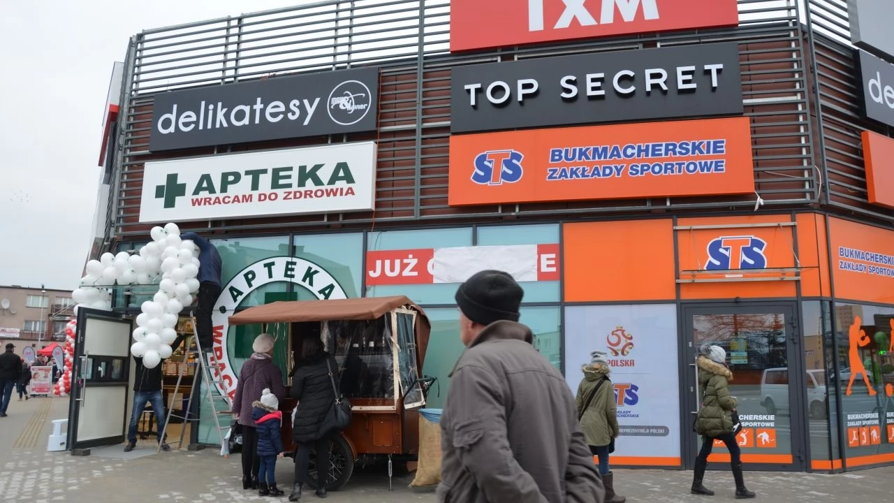 Tczew - Zakończyła się przebudowa minicentrum handlowego na  Suchostrzygach