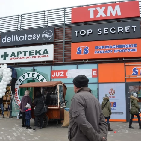 Tczew - Zakończyła się przebudowa minicentrum handlowego na  Suchostrzygach