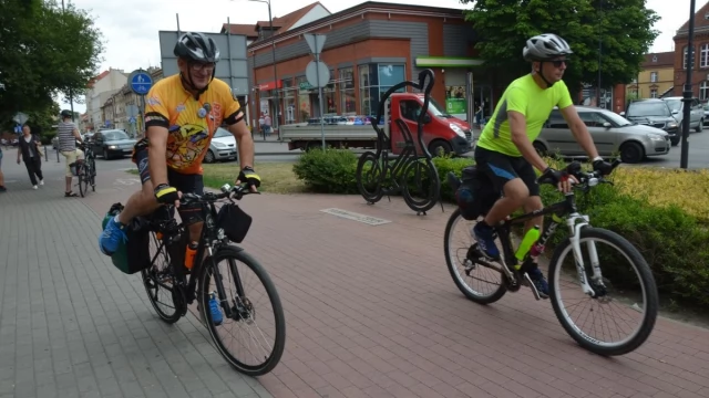 Tczew - Pojechali promować Wiślaną Trasę Rowerową