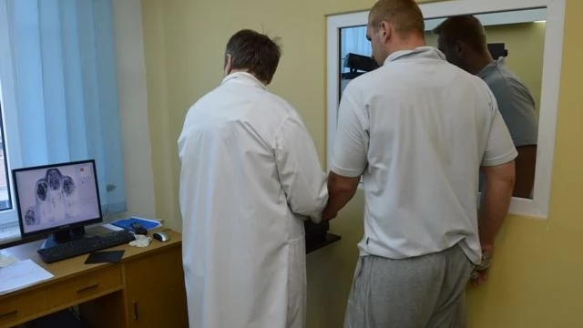 Tczew - Pobili i ukradli 5,5 tys. euro, kurtkę i telefon - zatrzymali ich kryminalni z antyterrorystami