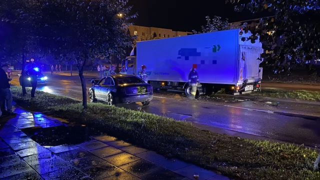 Tczew - Kolizja z udziałem ciężarówki i osobówki na Armii Krajowej