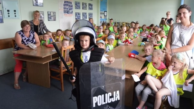 Tczew - Przedszkolaki z wizytą na komendzie