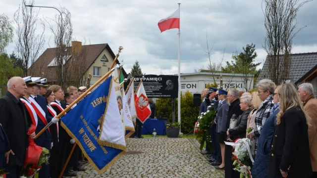 Tczew - "Pamięci nie da się zakopać w dołach". Upamiętnili ofiary Zbrodni Katyńskiej