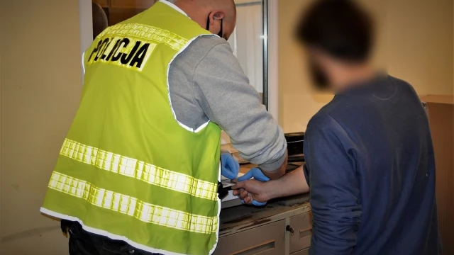 Tczew - Dwaj Gruzini zatrzymani na A1 odpowiedzą za kradzież