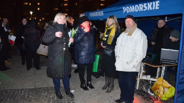 Tczew - Gorąco na Czarnym Proteście. Narodowcy usiłowali zakłócić kobiecą pikietę