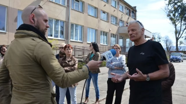 Tczew - Hałda keramzytu uprzykrza sąsiadom życie. W wietrzne dni parapety jak po wybuchu wulkanu