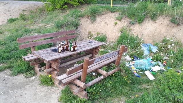 Tczew - Zamieniają plażę w śmietnik. Wstyd!