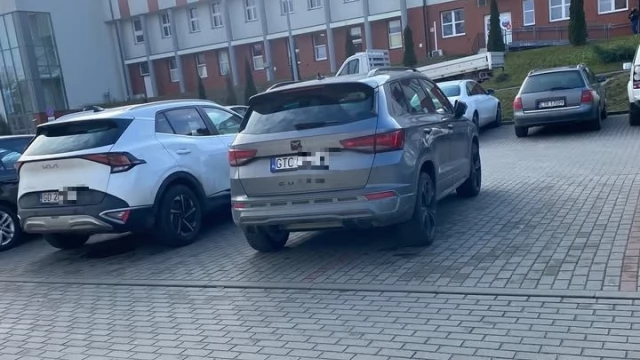 Tczew - Kiedy nauczą się parkować? Nie ma jak z dzieckiem do lekarza pójść...