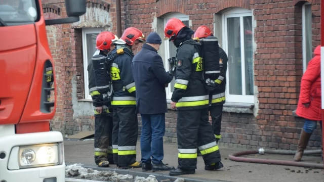 Tczew - Pożar na ulicy Czyżykowskiej. Trwa akcja gaśnicza, jedna osoba ranna