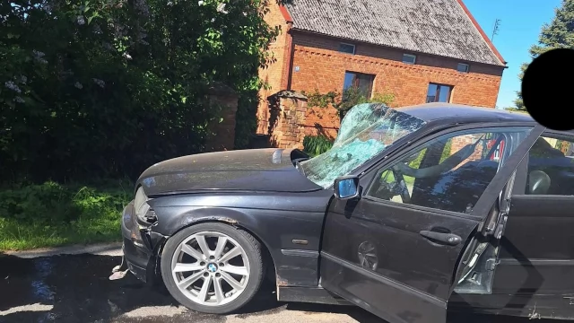 Tczew - Mała Słońca. Kierowca BMW uderzył w drzewo