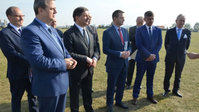 Tczew - Janusz Śniadek z kandydatami prezentuje "powiatową szóstkę"