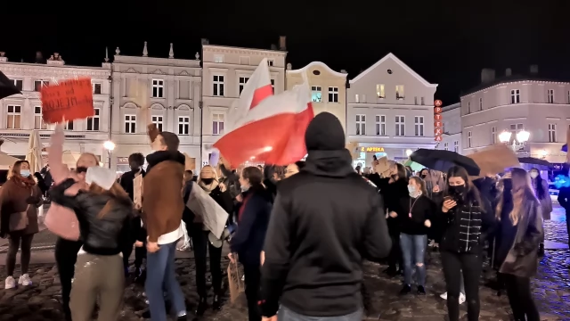 Tczew - Tczewianie znowu wyszli na ulice. #StrajkKobiet [WIDEO]