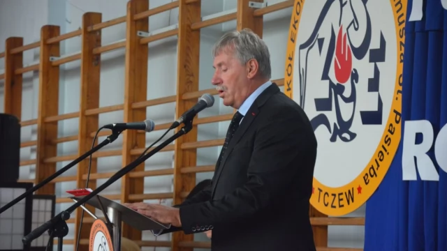 Tczew - Powiatowa inauguracja roku szkolnego. "Ta reforma była odpowiedzią na oczekiwania społeczne"