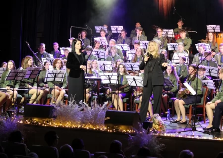 Tczew - Kasia Cerekwicka i Harcerska Orkiestra Dęta rozpoczęli Rok Jubileuszowy CKiS