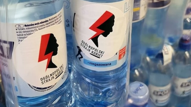 Tczew - Woda dla pacjentów i medyków od Tczewskiego Strajku Kobiet